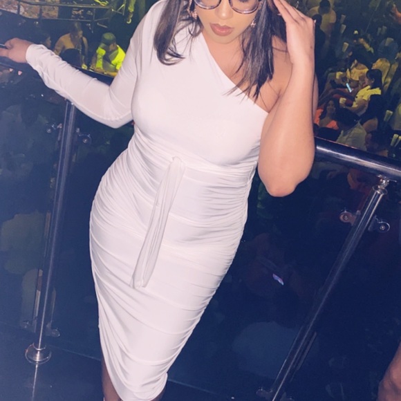 White One shoulder ruched midi dress - Picture 4 of 6